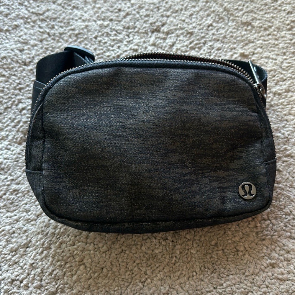 Lululemon Everywhere Belt Bag
